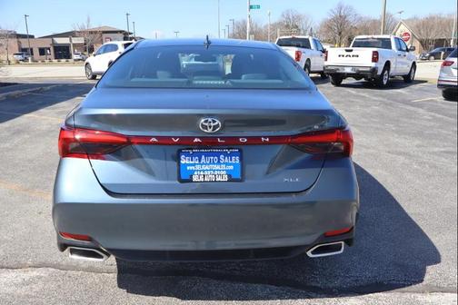 Blue 2019 Toyota Avalon XLE