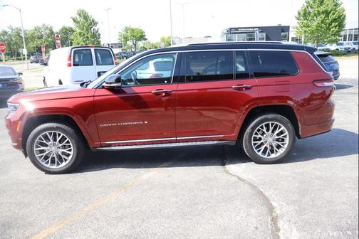 Black 2022 Jeep Grand Cherokee L Summit