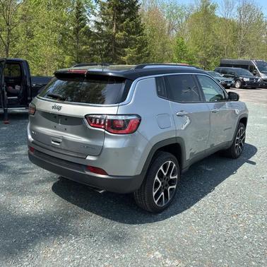 Silver 2018 Jeep Compass Limited