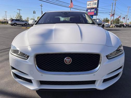 2018 Jaguar XE 25t Premium