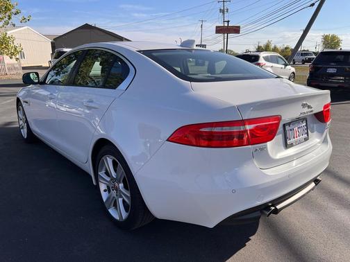 2018 Jaguar XE 25t Premium