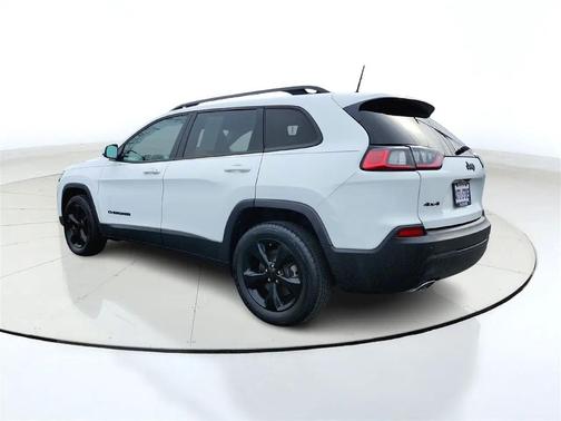 White 2019 Jeep Cherokee Altitude