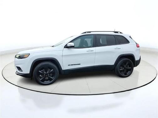 White 2019 Jeep Cherokee Altitude