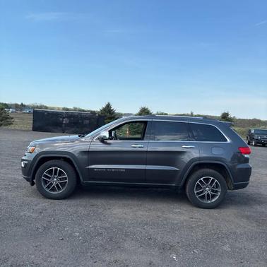 Gray 2017 Jeep Grand Cherokee Limited