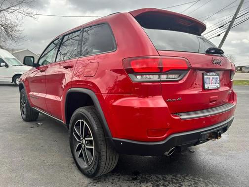 Red 2017 Jeep Grand Cherokee Trailhawk