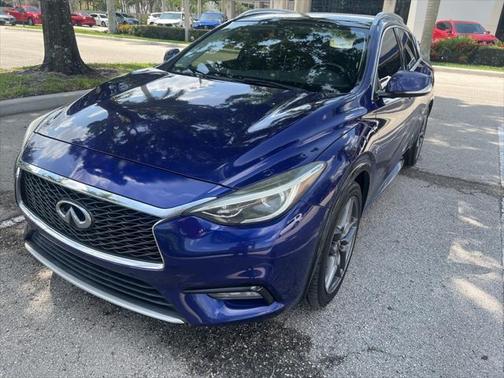 2017 INFINITI QX30 Premium