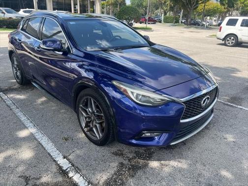 2017 INFINITI QX30 Premium