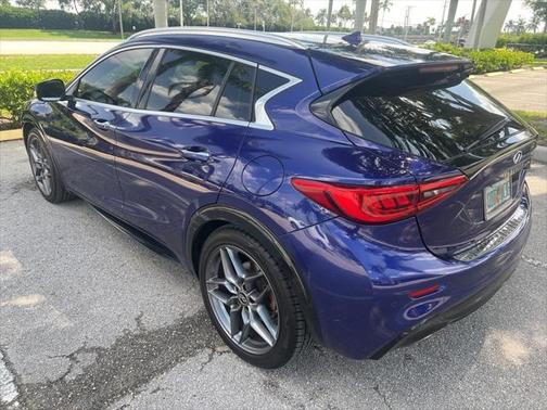 2017 INFINITI QX30 Premium