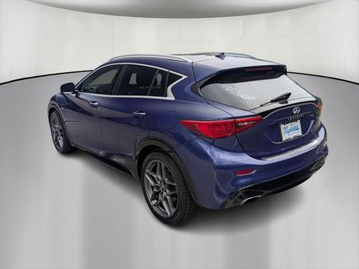 2017 INFINITI QX30 Premium