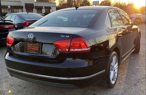 2015 Volkswagen Passat 1.8T Auto SE w/Sunroof & Nav