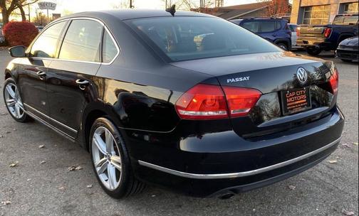 2015 Volkswagen Passat 1.8T Auto SE w/Sunroof & Nav