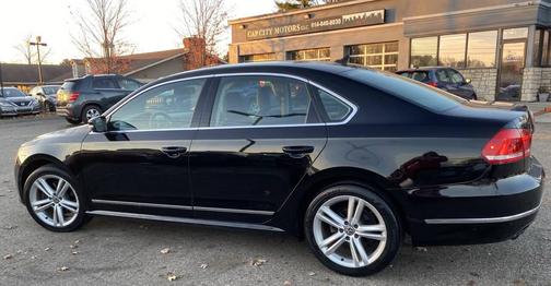 2015 Volkswagen Passat 1.8T Auto SE w/Sunroof & Nav