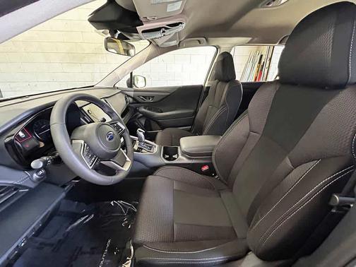 Crystal White Pearl 2025 Subaru Outback Premium