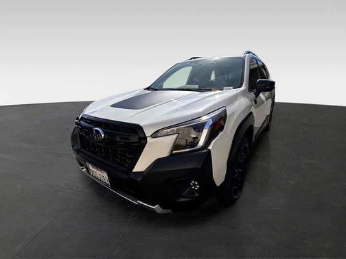 Crystal White Pearl 2023 Subaru Forester Wilderness