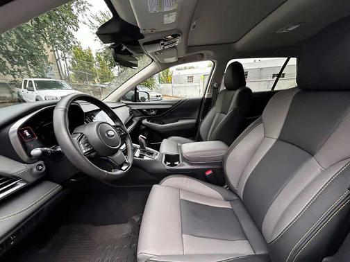 Ice Silver Metallic 2025 Subaru Outback Onyx Edition XT