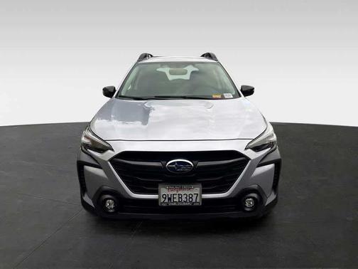 Ice Silver Metallic 2025 Subaru Outback Onyx Edition XT