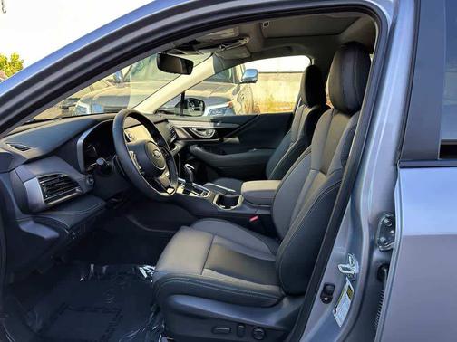 Ice Silver Metallic 2025 Subaru Outback Onyx Edition XT