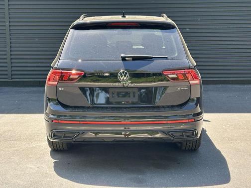Deep Black Pearl 2023 Volkswagen Tiguan 2.0T SE R-Line Black 4MOTION