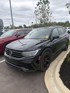 Deep Black Pearl 2023 Volkswagen Tiguan 2.0T SE R-Line Black 4MOTION