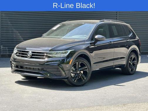 Deep Black Pearl 2023 Volkswagen Tiguan 2.0T SE R-Line Black 4MOTION