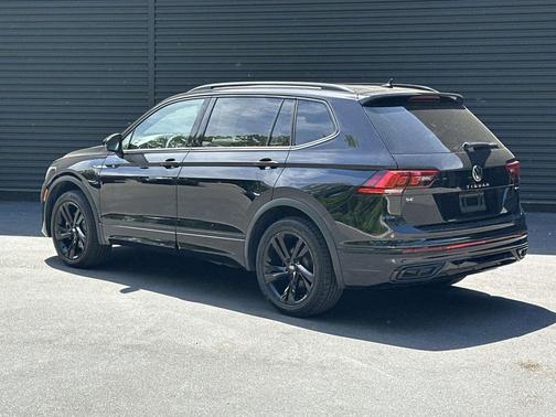 Deep Black Pearl 2023 Volkswagen Tiguan 2.0T SE R-Line Black 4MOTION