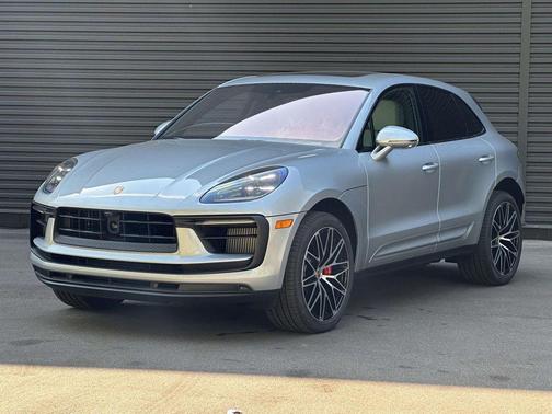 Dolomite Silver Metallic 2025 Porsche Macan Macan