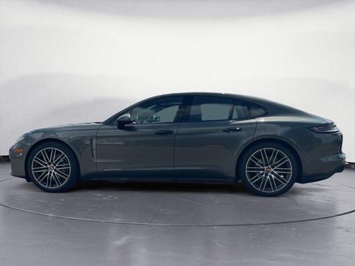 2022 Porsche Panamera 4 Platinum Edition