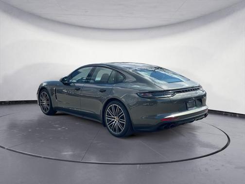 2022 Porsche Panamera 4 Platinum Edition