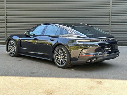 Jet Black Metallic 2025 Porsche Panamera 4