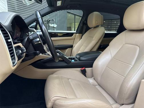 2022 Porsche Cayenne V6