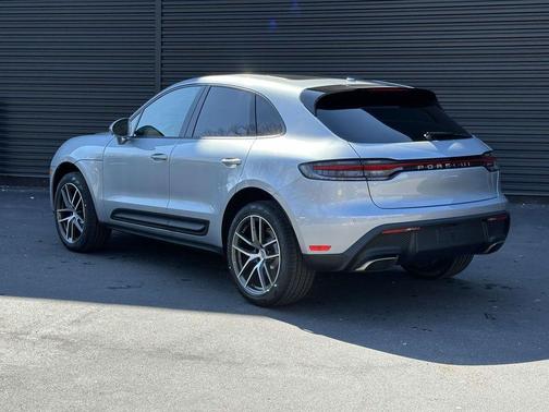Dolomite Silver Metallic 2026 Porsche Macan Macan
