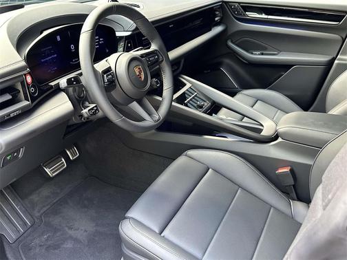 2025 Porsche Macan 4S