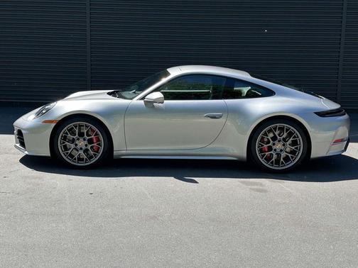 GT Silver Metallic 2026 Porsche 911
