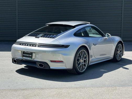 GT Silver Metallic 2026 Porsche 911