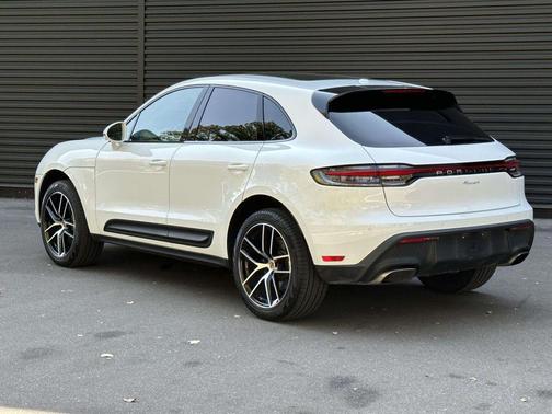 2025 Porsche Macan T