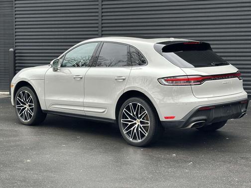 2025 Porsche Macan T
