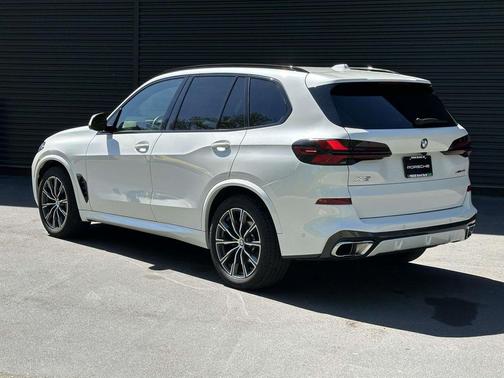 White Metallic 2025 BMW X5 xDrive40i