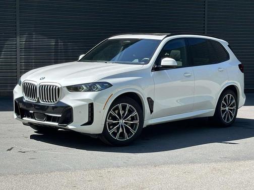 White Metallic 2025 BMW X5 xDrive40i