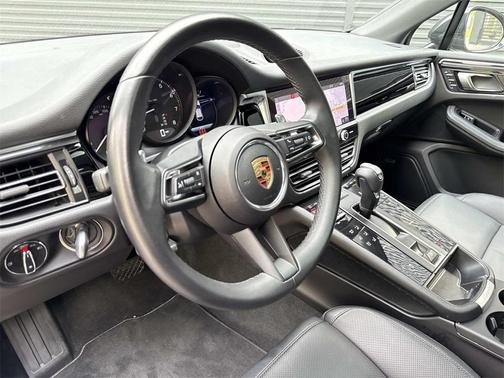 2024 Porsche Macan 