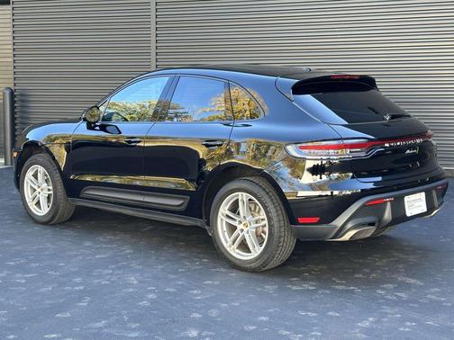 2025 Porsche Macan Base