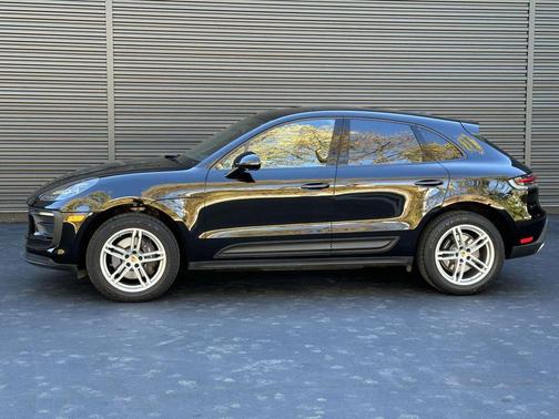 2025 Porsche Macan Base