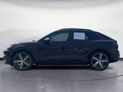 2024 Porsche Macan Turbo
