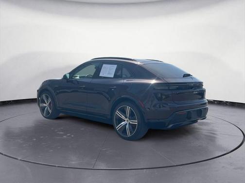 2024 Porsche Macan Turbo