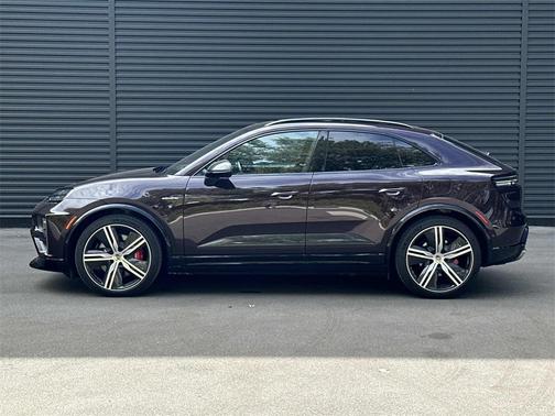 2024 Porsche Macan Turbo