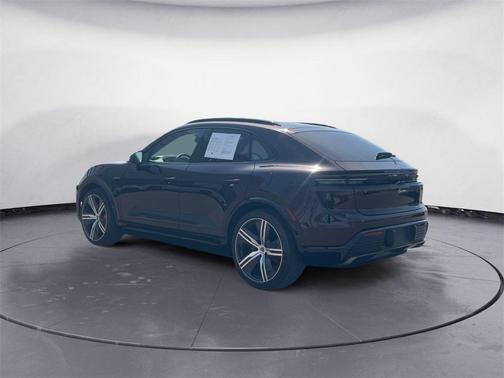 2024 Porsche Macan Turbo