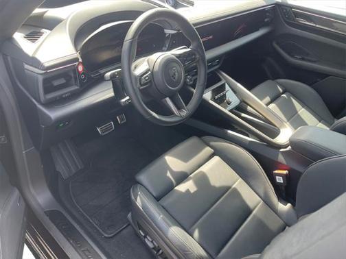 2024 Porsche Macan Turbo