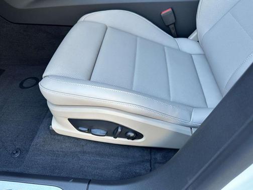 2025 Porsche Macan 4S