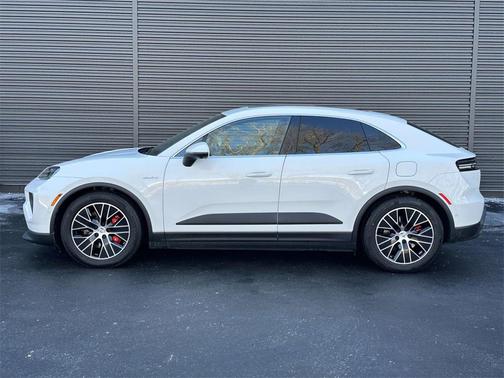 2025 Porsche Macan 4S