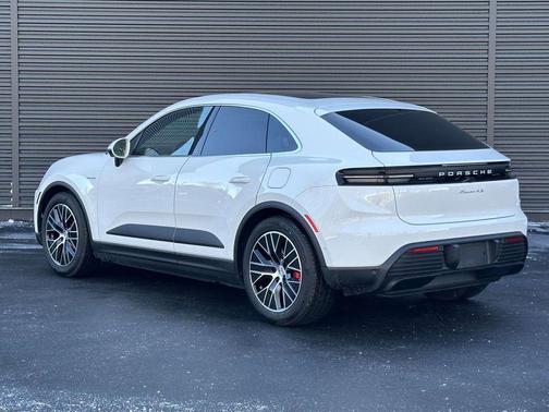 2025 Porsche Macan 4S