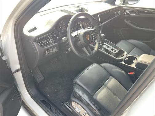 2023 Porsche Macan Base